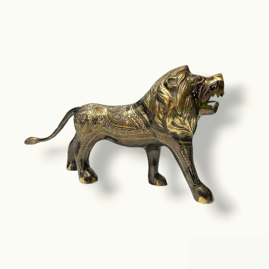 Beautiful Brass Lion Statue, Stunning Roaring Lion Sculpture.